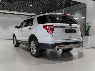 2017 Ford Explorer V Рестайлинг 2, белый, 2220000 рублей, вид 4
