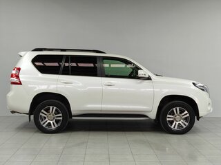 2016 Toyota Land Cruiser Prado 150 Series Рестайлинг 1, белый, 3800000 рублей, вид 4