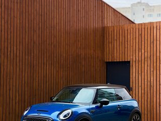 2022 Mini Hatch Cooper S III (F55/F56) Рестайлинг 2, синий, 3860000 рублей, вид 4