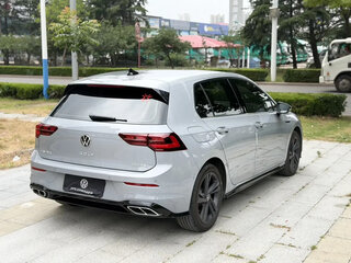 2023 Volkswagen Golf VIII, серый, 1816009 рублей, вид 4