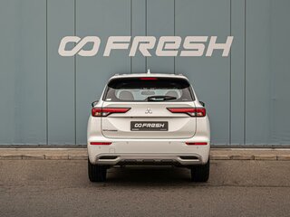2023 Mitsubishi Outlander IV, белый, 4985000 рублей, вид 4