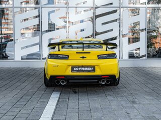 2018 Chevrolet Camaro ZL1 VI Рестайлинг, жёлтый, 7230000 рублей, вид 4