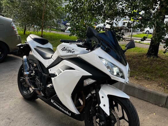 2014 Kawasaki Ninja 300, белый - вид 3