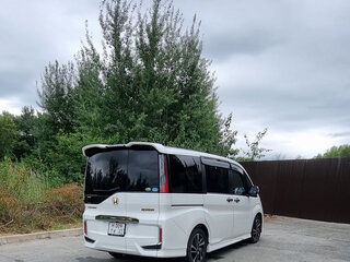 2016 Honda Stepwgn V, белый, 1800000 рублей, вид 4