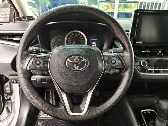 2023 Toyota Corolla XII (E210), серебристый, 1300000 рублей - вид 11