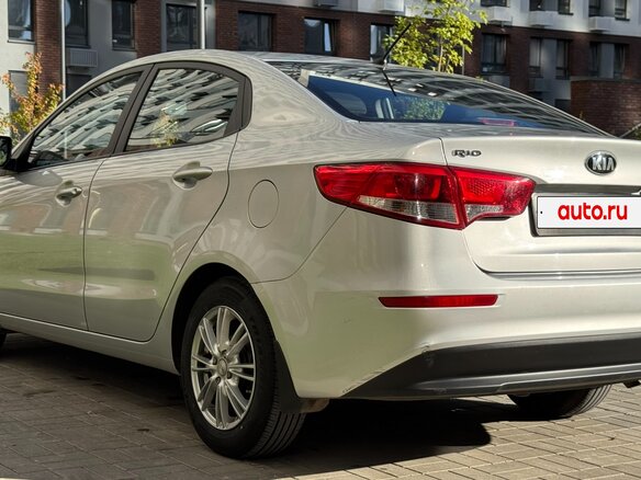 2016 Kia Rio III Рестайлинг, серебристый, 970000 рублей - вид 4