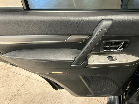 2015 Mitsubishi Pajero IV Рестайлинг 2, чёрный - вид 11