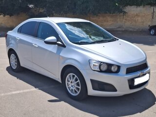 2014 Chevrolet Aveo II, серебристый, 890000 рублей, вид 1