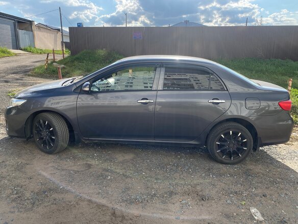 2011 Toyota Corolla X (E140, E150) Рестайлинг, серый - вид 3