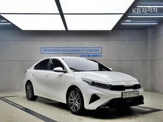 2023 Kia K3 II (China Market) Рестайлинг, белый, 1500000 рублей, вид 1