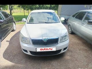 2012 Skoda Octavia II (A5) Рестайлинг, белый, 700000 рублей, вид 1