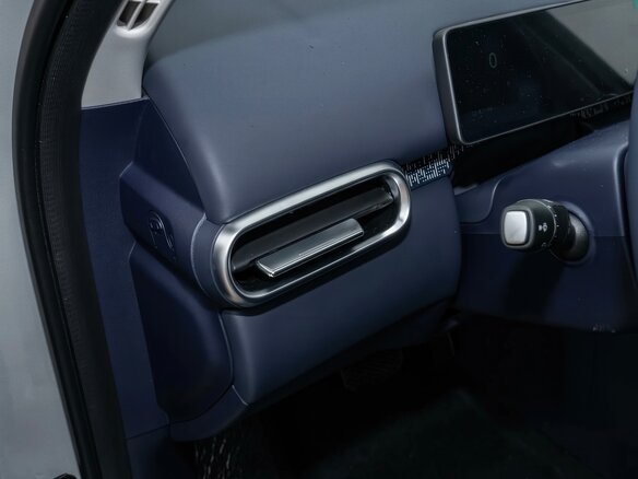 2026 Leapmotor A10 53 kWh, серебристый, 2432000 рублей - вид 17
