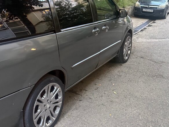 2001 Mazda MPV II (LW), серый, 400000 рублей - вид 2