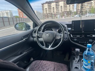 2021 Toyota Camry VIII (XV70) Рестайлинг, белый, 3100000 рублей, вид 5