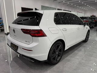2023 Volkswagen Golf VIII, белый, 1545000 рублей, вид 4
