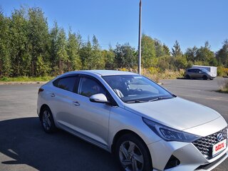 2020 Hyundai Solaris II Рестайлинг, серебристый, 1850000 рублей, вид 3