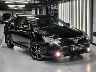 2016 Toyota Camry VII (XV50) Рестайлинг, чёрный, 1860000 рублей, вид 1