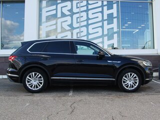 2019 Volkswagen Touareg III, чёрный, 3660000 рублей, вид 5