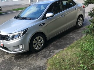 2014 Kia Rio 5-speed III, серебристый, 1090000 рублей, вид 1