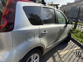 2012 Nissan Note I Рестайлинг, серебристый, 750000 рублей, вид 3