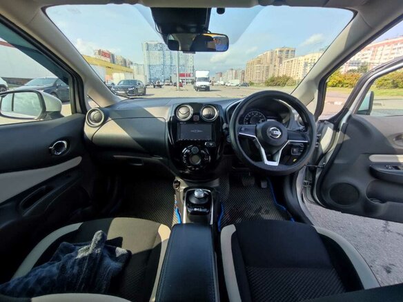 2017 Nissan Note e-Power II Рестайлинг, серый, 950000 рублей - вид 12