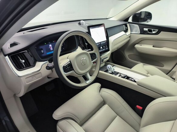 2026 Volvo XC60 II Рестайлинг 2, серый, 8600000 рублей - вид 13
