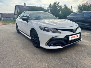 2019 Toyota Camry VIII (XV70), белый, 2000000 рублей, вид 3
