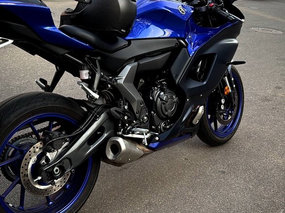 2022 Yamaha YZF-R7, синий, 850000 рублей - вид 2