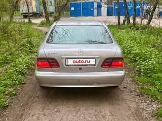 2001 Mercedes-Benz E-Класс 240 II (W210, S210) Рестайлинг, серебристый, 390000 рублей, вид 3