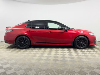 2021 Toyota Camry VIII (XV70) Рестайлинг, красный, 2650000 рублей, вид 5