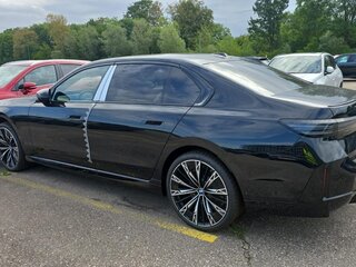 2026 BMW 7 серии 740 xDrive VII (G70) Рестайлинг, чёрный, 22660000 рублей, вид 3