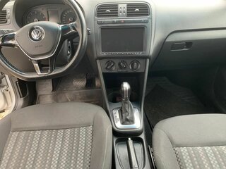 2015 Volkswagen Polo V Рестайлинг, серебристый, 841000 рублей, вид 3