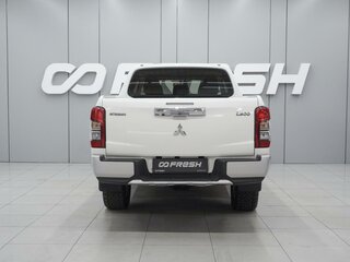2020 Mitsubishi L200 V Рестайлинг, белый, 3100000 рублей, вид 4