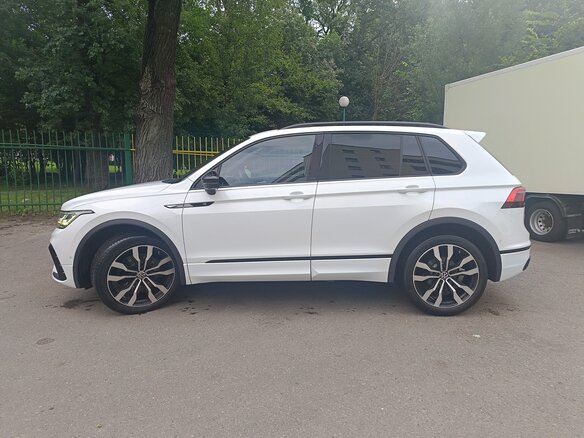 2021 Volkswagen Tiguan II Рестайлинг, белый, 2700000 рублей - вид 5