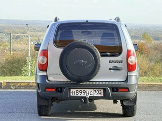 2015 Chevrolet Niva I Рестайлинг, серебристый, 650000 рублей, вид 5