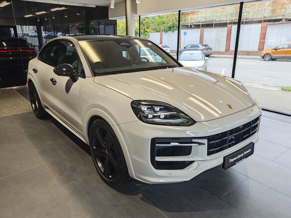2026 Porsche Cayenne Coupé III Рестайлинг, серый, 21990000 рублей - вид 3