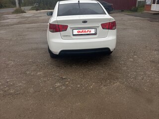 2010 Kia Cerato 5-speed II, белый, 620000 рублей, вид 3