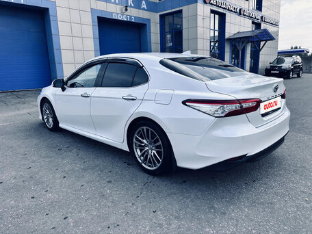 2019 Toyota Camry VIII (XV70), белый, 2890000 рублей, вид 4
