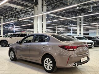 2020 Kia Rio IV Рестайлинг, коричневый, 1448000 рублей, вид 4