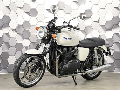 2009 Triumph Bonneville, белый, 547000 рублей, вид 2