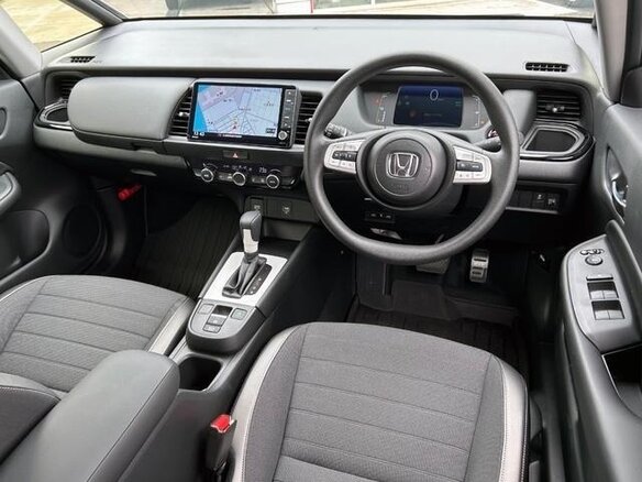 2024 Honda Fit Crosstar IV Рестайлинг, белый, 1239017 рублей - вид 9