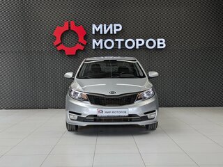 2015 Kia Rio III Рестайлинг, серебристый, 840000 рублей, вид 2