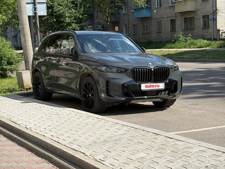 2023 BMW X5 40i IV (G05/G18) Рестайлинг, серый, вид 1