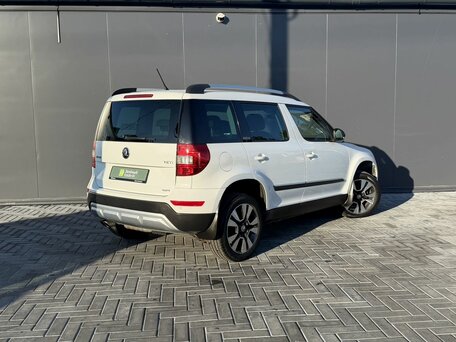 2015 Skoda Yeti I Рестайлинг, белый, 1670000 рублей, вид 2