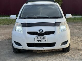 2009 Toyota Vitz II (XP90), белый, 530000 рублей, вид 2
