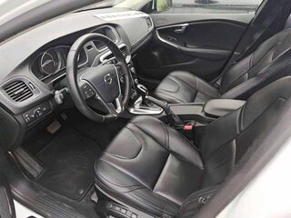 2018 Volvo V40 II Рестайлинг, белый, 1072000 рублей, вид 3
