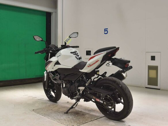 2021 Kawasaki Z 400, белый, 599000 рублей - вид 5