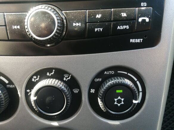 2013 Lada (ВАЗ) Priora I Рестайлинг, чёрный - вид 14