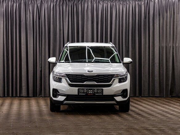 2021 Kia Seltos I, белый, 1815000 рублей - вид 1