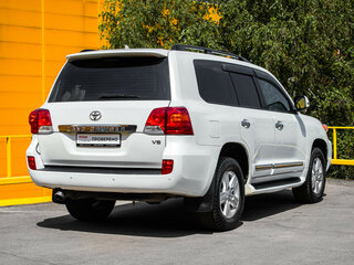 2015 Toyota Land Cruiser 200 Series Рестайлинг 1, белый, 3949000 рублей, вид 4
